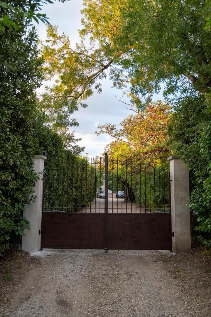 La Folie Mas Provencal Climatise Avec Piscine Bed & Breakfast